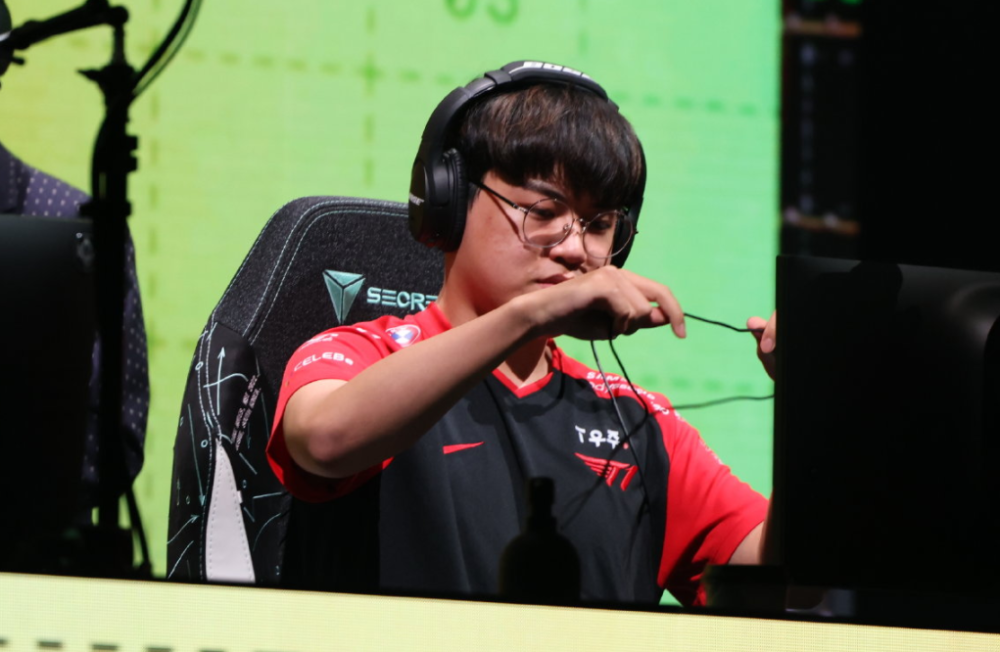 EG力克T1，Elk关键团战开团秒人顶尖较量淘汰赛，让粉丝疯狂欢呼