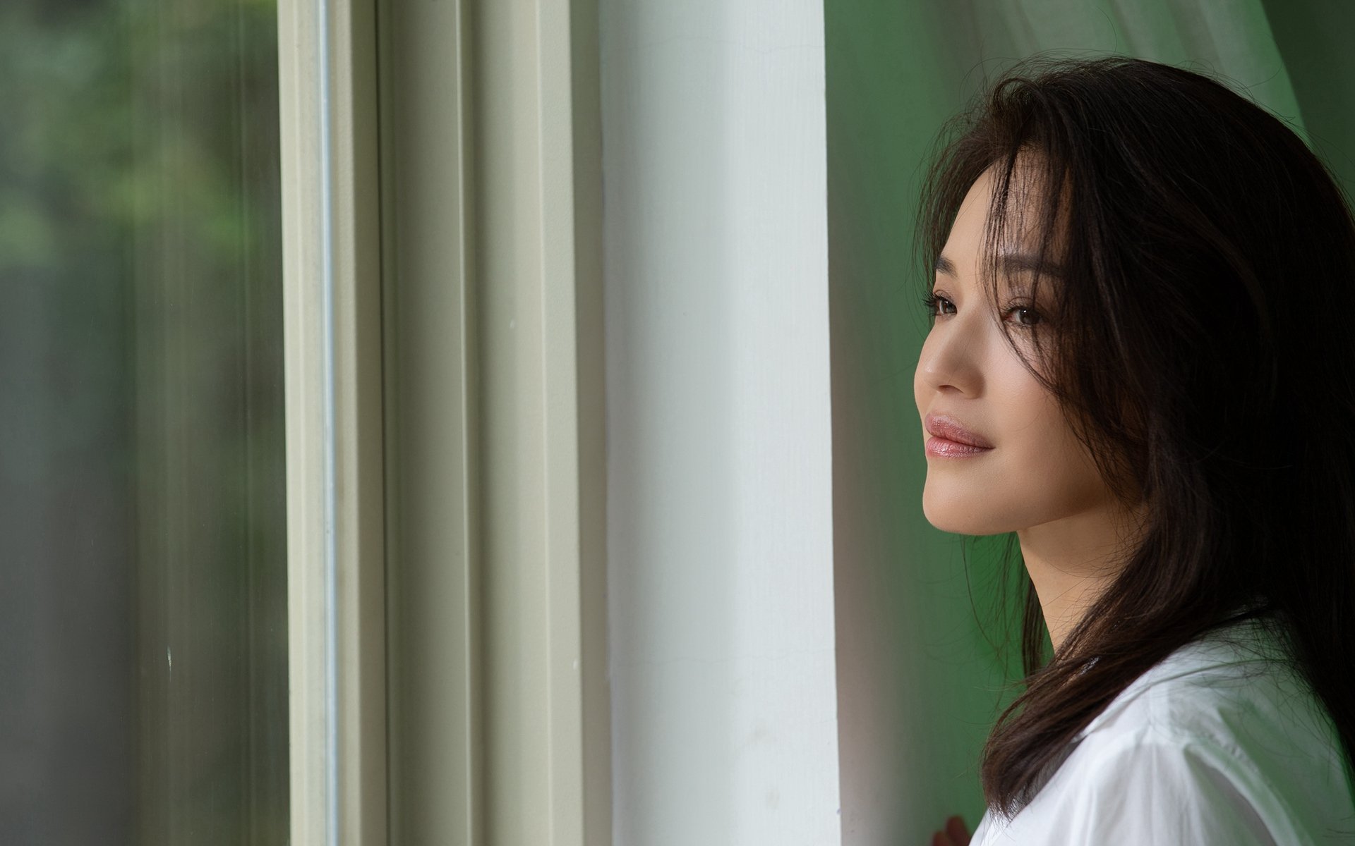 当篮球的秒针压过终点,足球的狂欢正在发酵