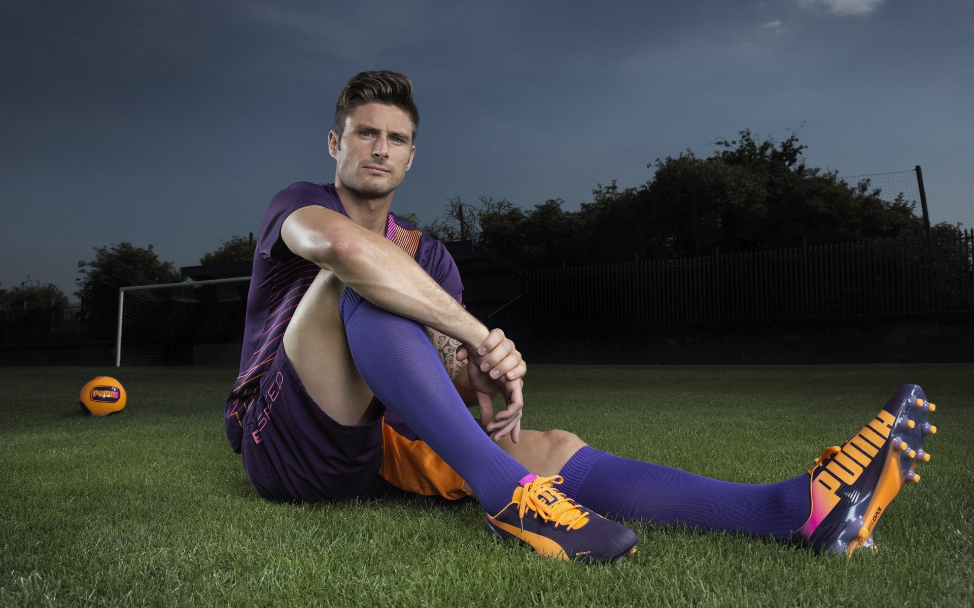 跨越维度的征服，从绿茵绝杀到赛道统治，体育如何定义人类极限的两种范式